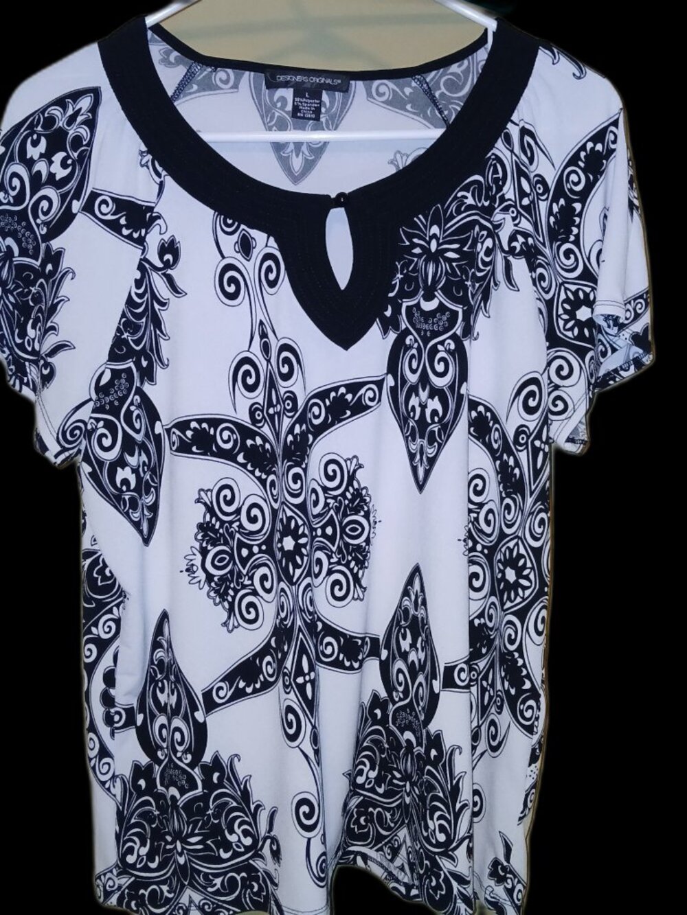 Designers Originals Black White Medallion Blouse Keyhole Size L